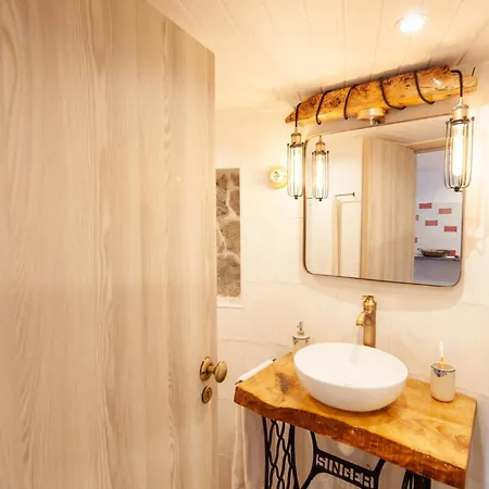 וילה The Indigo Windmill Retreat לוריניה